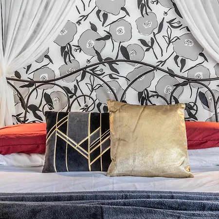 Pensión Ale House 3*